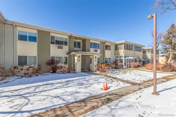 Property Slideshow image 2 of 27 | 725 s clinton st 7b, Denver, CO, 80247