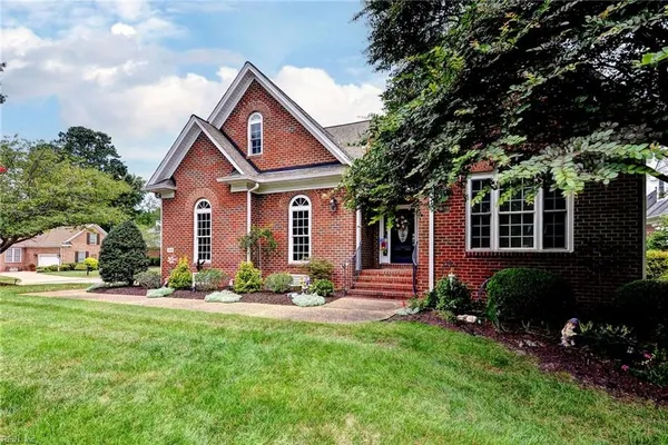 Property Slideshow image 2 of 37 | 104 nottinghamshire, Williamsburg, VA, 23188