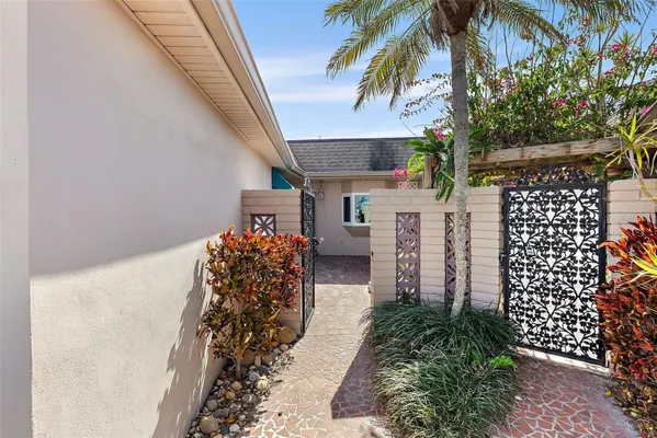 Property Slideshow image 3 of 16 | 672 boca ciega point blvd n, St Petersburg, FL, 33708