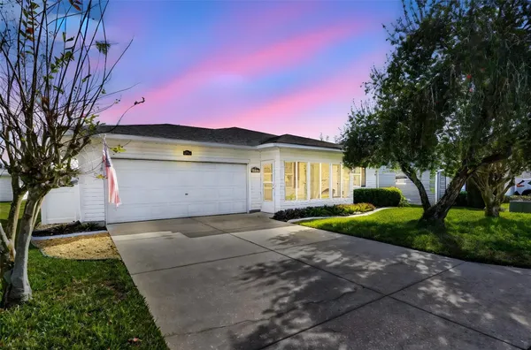 Property Slideshow image 2 of 51 | 1915 birchwood loop, Lakeland, FL, 33811