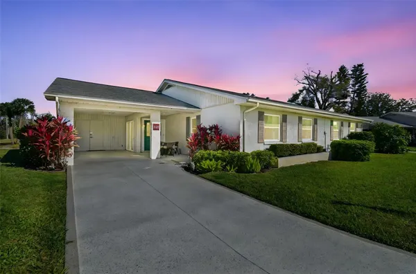 Property Slideshow image 2 of 26 | 123 glendower cir, Sun City Center, FL, 33573