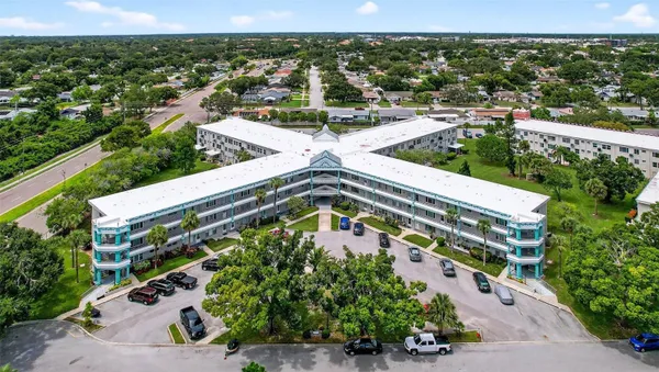 Property Slideshow image 2 of 32 | 2370 jamaican st 84, Clearwater, FL, 33763