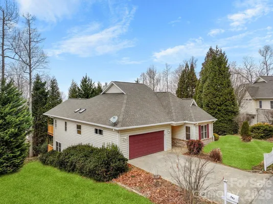 Property Slideshow image 2 of 32 | 242 carriage summitt way, Hendersonville, NC, 28791