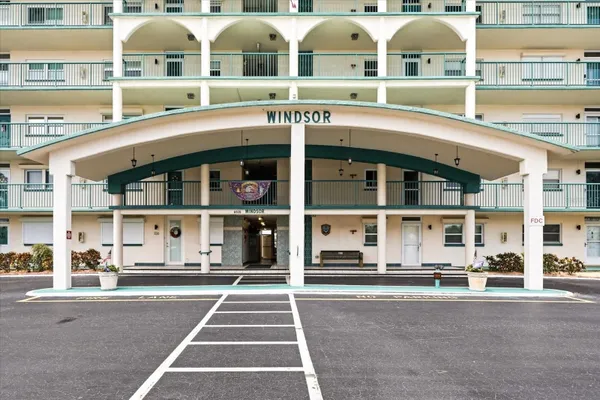 Property Slideshow image 3 of 47 | 6020 shore blvd 1002, Gulfport, FL, 33707