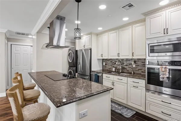 Property Slideshow image 3 of 35 | 204 bentley ct 204, Smithtown, NY, 11780