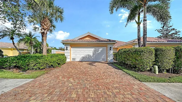 Property Slideshow image 2 of 87 | 5770 ivrea dr, Sarasota, FL, 34238