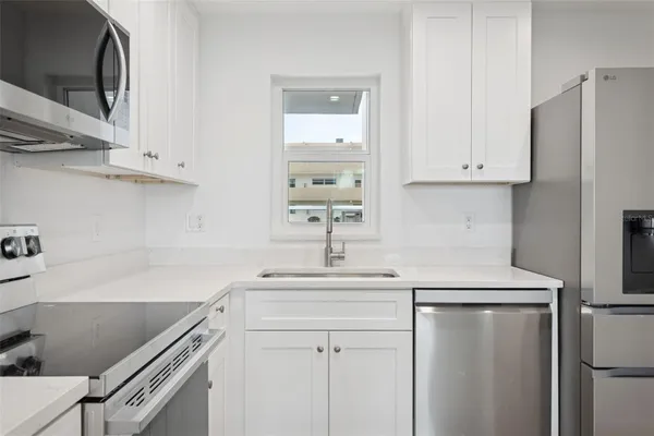 Property Slideshow image 3 of 27 | 7405 bay island dr 123, South Pasadena, FL, 33707