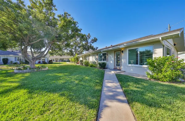 Property Slideshow image 2 of 37 | 1902 dandridge st 20, Sun City Center, FL, 33573