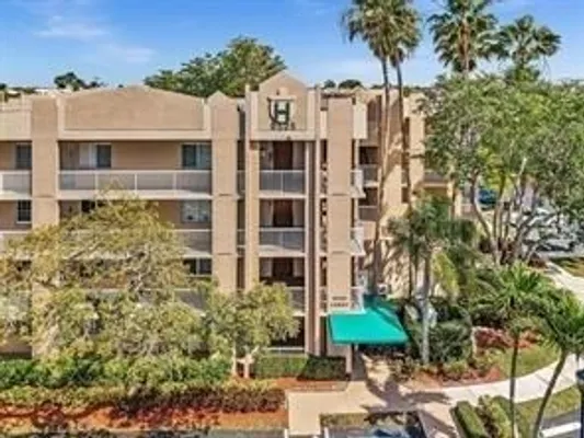 Property Slideshow image 2 of 69 | 9525 weldon cir h310, Tamarac, FL, 33321