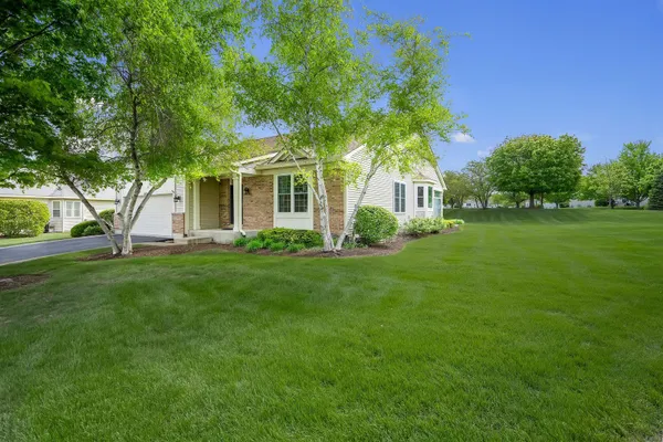 Property Slideshow image 2 of 33 | 669 saugatuk cir, Romeoville, IL, 60446