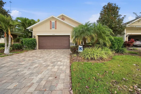 Property Slideshow image 2 of 42 | 13930 swallow hill dr, Lithia, FL, 33547