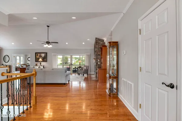 Property Slideshow image 3 of 60 | 424 wewoka cir, Loudon, TN, 37774