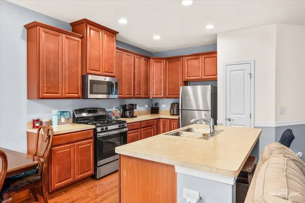 Property Slideshow image 3 of 16 | 1648 colchester ln, Aurora, IL, 60505