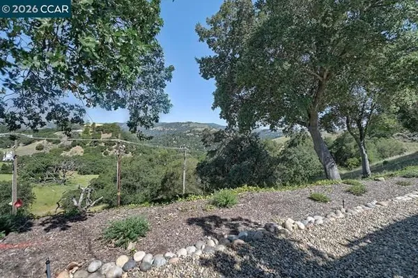 Property Slideshow image 2 of 48 | 1300 skycrest dr 2, Walnut Creek, CA, 94595