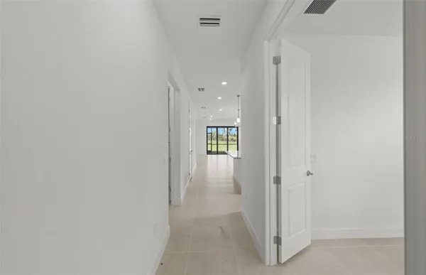 Property Slideshow image 3 of 26 | 18917 indian rock pl, Lakewood Ranch, FL, 34211