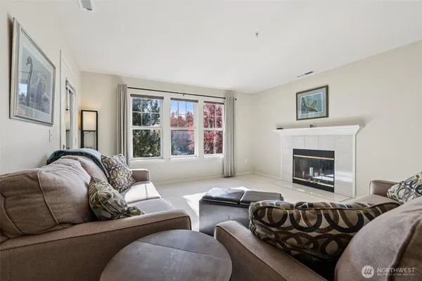 Property Slideshow image 3 of 32 | 4109 224th ln 207, Issaquah, WA, 98029