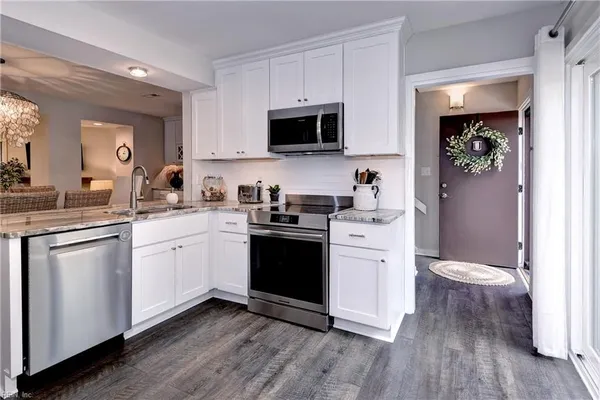 Property Slideshow image 3 of 46 | 106 harrops gln, Williamsburg, VA, 23185
