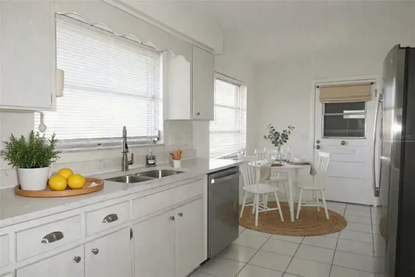 Property Slideshow image 2 of 24 | 604 ojai ave, Sun City Center, FL, 33573