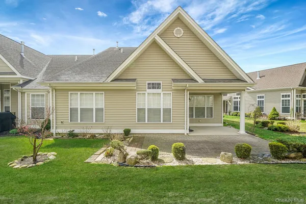 Property Slideshow image 3 of 46 | 11 ovation pl, Brookhaven, NY, 11941