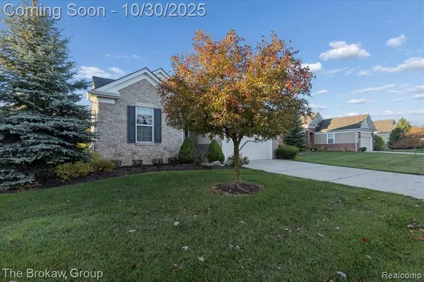 Property Slideshow image 2 of 49 | 6334 prairie dunes dr, Grand Blanc, MI, 48439