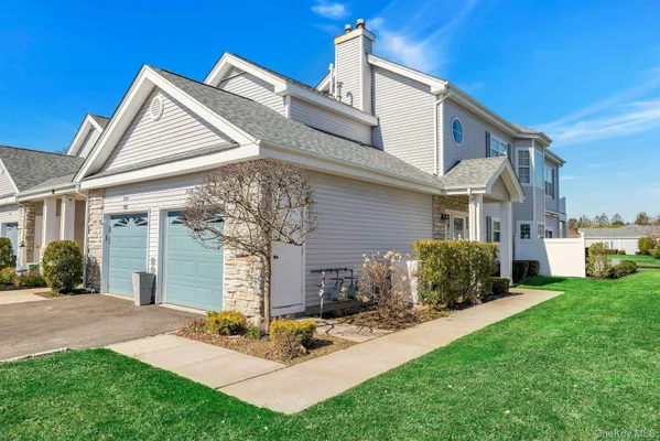 Property Slideshow image 2 of 37 | 548 highland ct, Brookhaven, NY, 11955