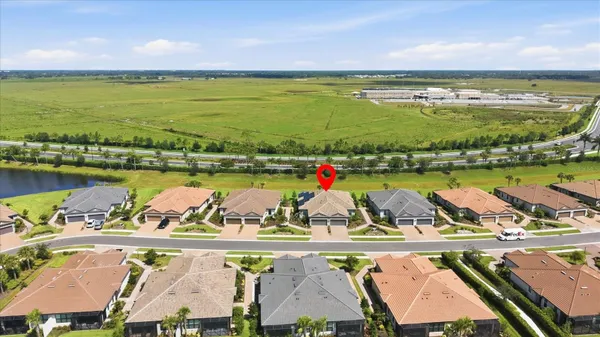 Property Slideshow image 3 of 60 | 10068 morning mist ln, Sarasota, FL, 34241