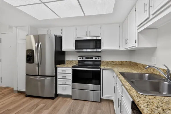 Property Slideshow image 3 of 35 | 14152 e linvale pl apt 408, Aurora, CO, 80014