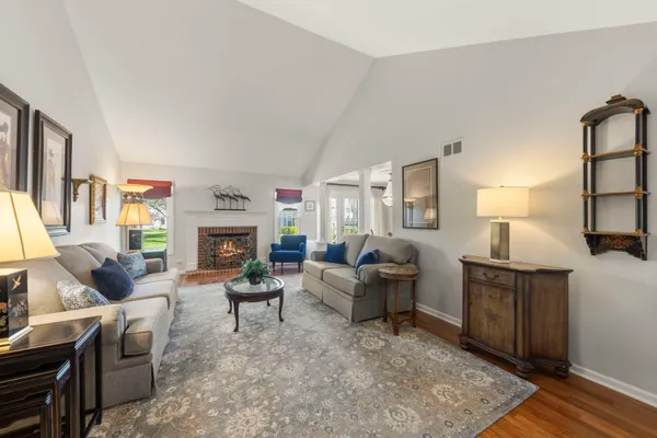 Property Slideshow image 2 of 27 | 75 country club dr, Prospect Heights, IL, 60070