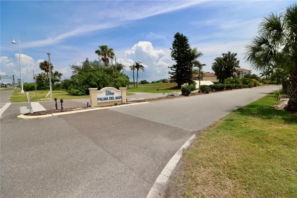 Property Slideshow image 2 of 64 | 6219 palma del mar blvd 504, St Petersburg, FL, 33715