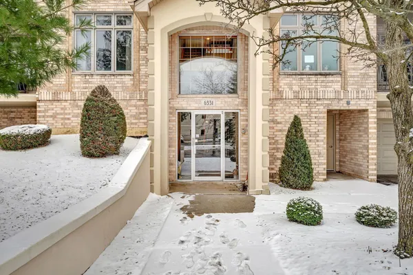 Property Slideshow image 2 of 30 | 6331 pine ridge ct 3d, Tinley Park, IL, 60477