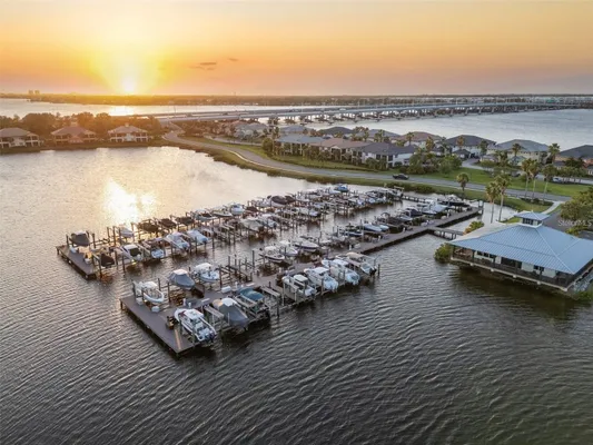 Property Slideshow image 3 of 91 | 904 riverscape st, Bradenton, FL, 34208