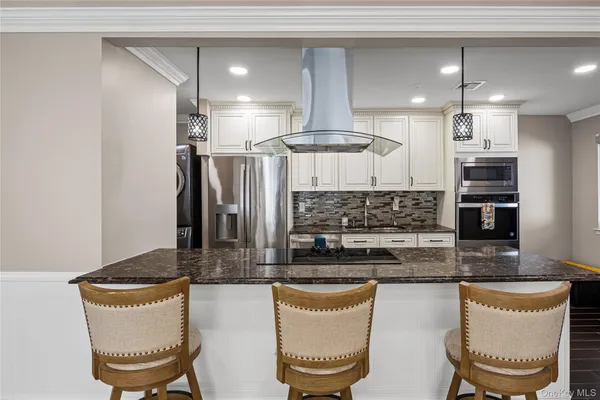 Property Slideshow image 2 of 35 | 204 bentley ct 204, Smithtown, NY, 11780