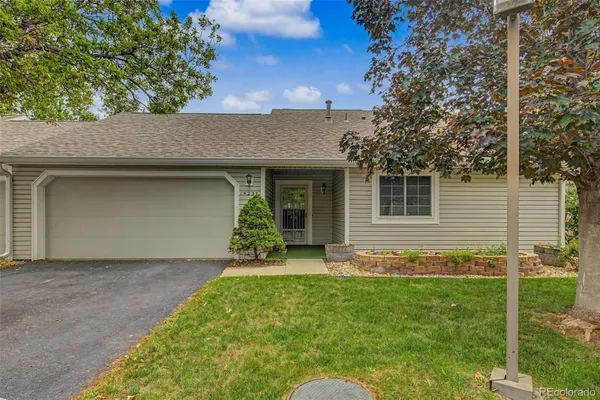 Property Slideshow image 3 of 44 | 14233 e marina dr, Aurora, CO, 80014