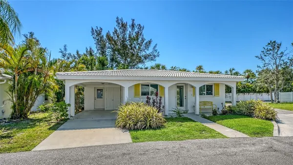 Property Slideshow image 2 of 72 | 554 spanish dr, Longboat Key, FL, 34228