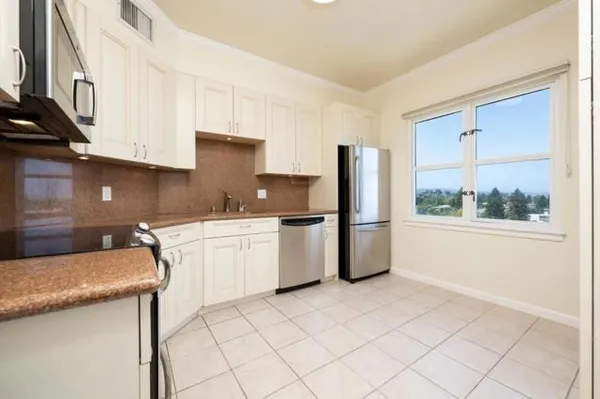 Property Slideshow image 2 of 24 | 1 baldwin ave 903, San Mateo, CA, 94401