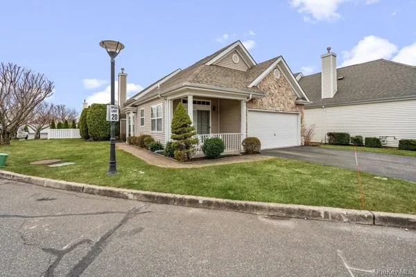 Property Slideshow image 2 of 49 | 587 leisure dr, Brookhaven, NY, 11961