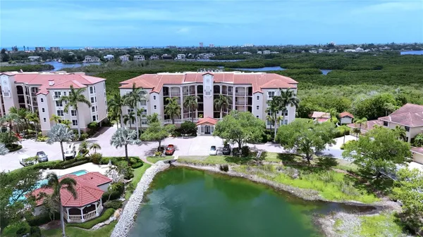 Property Slideshow image 2 of 25 | 5420 eagles point cir 206, Sarasota, FL, 34231