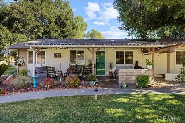 Property Slideshow image 3 of 30 | 19348 avenue of the oaks, Newhall, CA, 91321