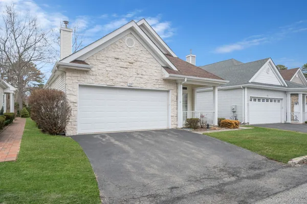 Property Slideshow image 3 of 48 | 515 leisure dr, Brookhaven, NY, 11961