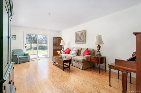 Property Slideshow image 2 of 33 | 506 drew dr, Smithtown, NY, 11780