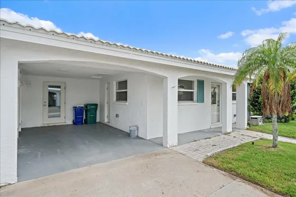 Property Slideshow image 3 of 37 | 683 spanish dr 214, Longboat Key, FL, 34228