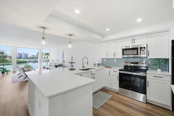 Property Slideshow image 3 of 62 | 7400 sun island dr 202, South Pasadena, FL, 33707