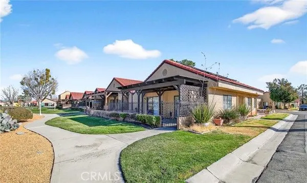 Property Slideshow image 2 of 32 | 11620 locust ln, Apple Valley, CA, 92308