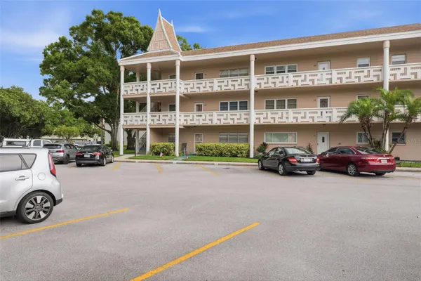 Property Slideshow image 2 of 35 | 2435 sumatran way 23, Clearwater, FL, 33763