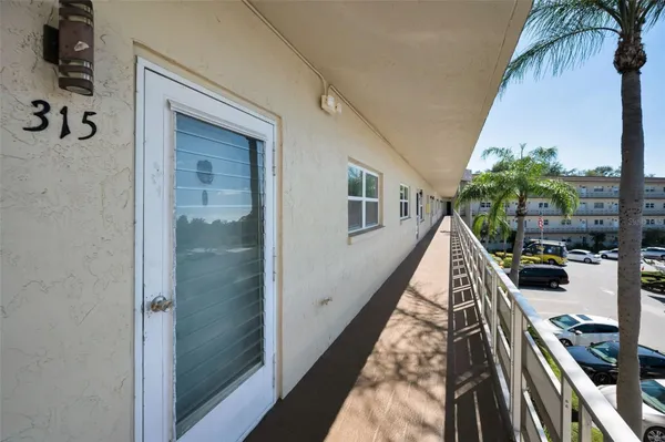 Property Slideshow image 3 of 40 | 5725 80th st 315, St Petersburg, FL, 33709