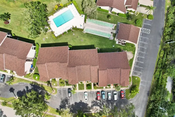 Property Slideshow image 2 of 27 | 6221 timber lake dr unit c10, Sarasota, FL, 34243