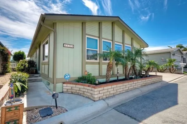 Property Slideshow image 3 of 36 | 1192 via santa paulo, Vista, CA, 92081