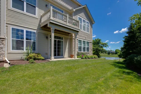 Property Slideshow image 2 of 13 | 1861 foxridge ct 1, Aurora, IL, 60502