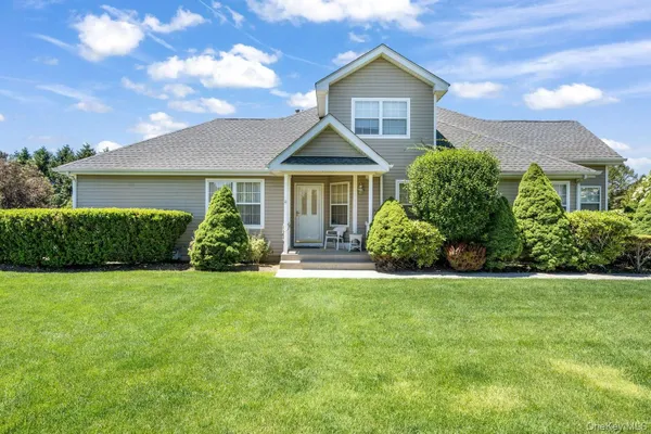 Property Slideshow image 2 of 15 | 174 adele ct, Riverhead, NY, 11901