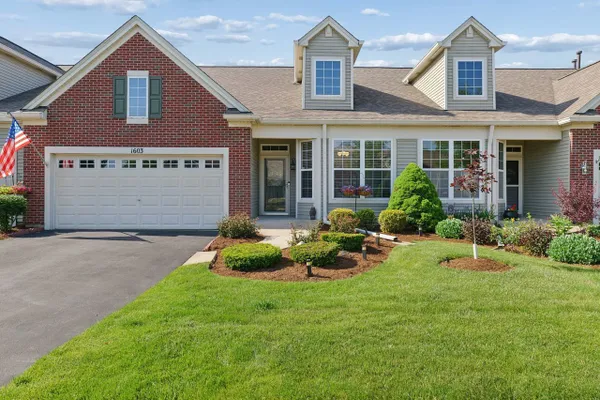 Property Slideshow image 2 of 31 | 1603 sedona ave, Aurora, IL, 60504